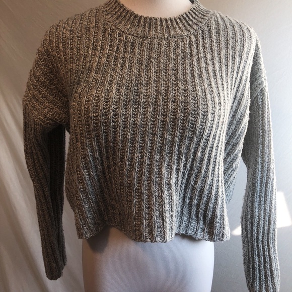 🍍Forever 21 grey cable knit cropped sweater 🍍 - Picture 4 of 4